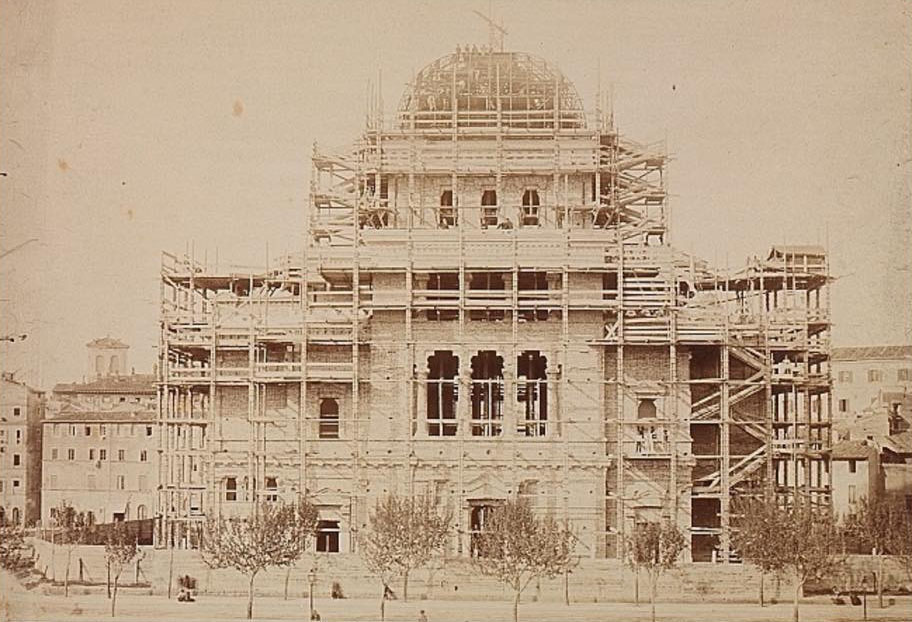 The Great Synagogue under construction